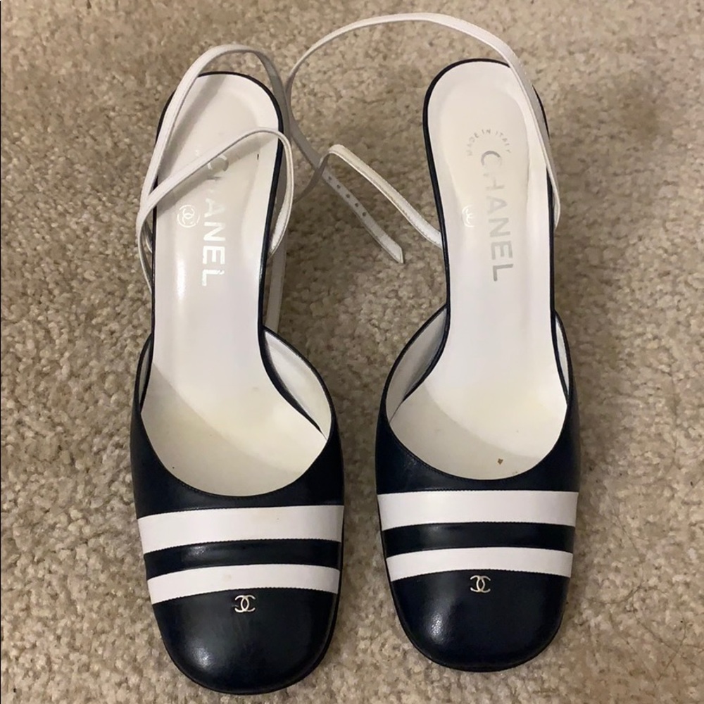 Vintage CHANEL heels. Excellent condition